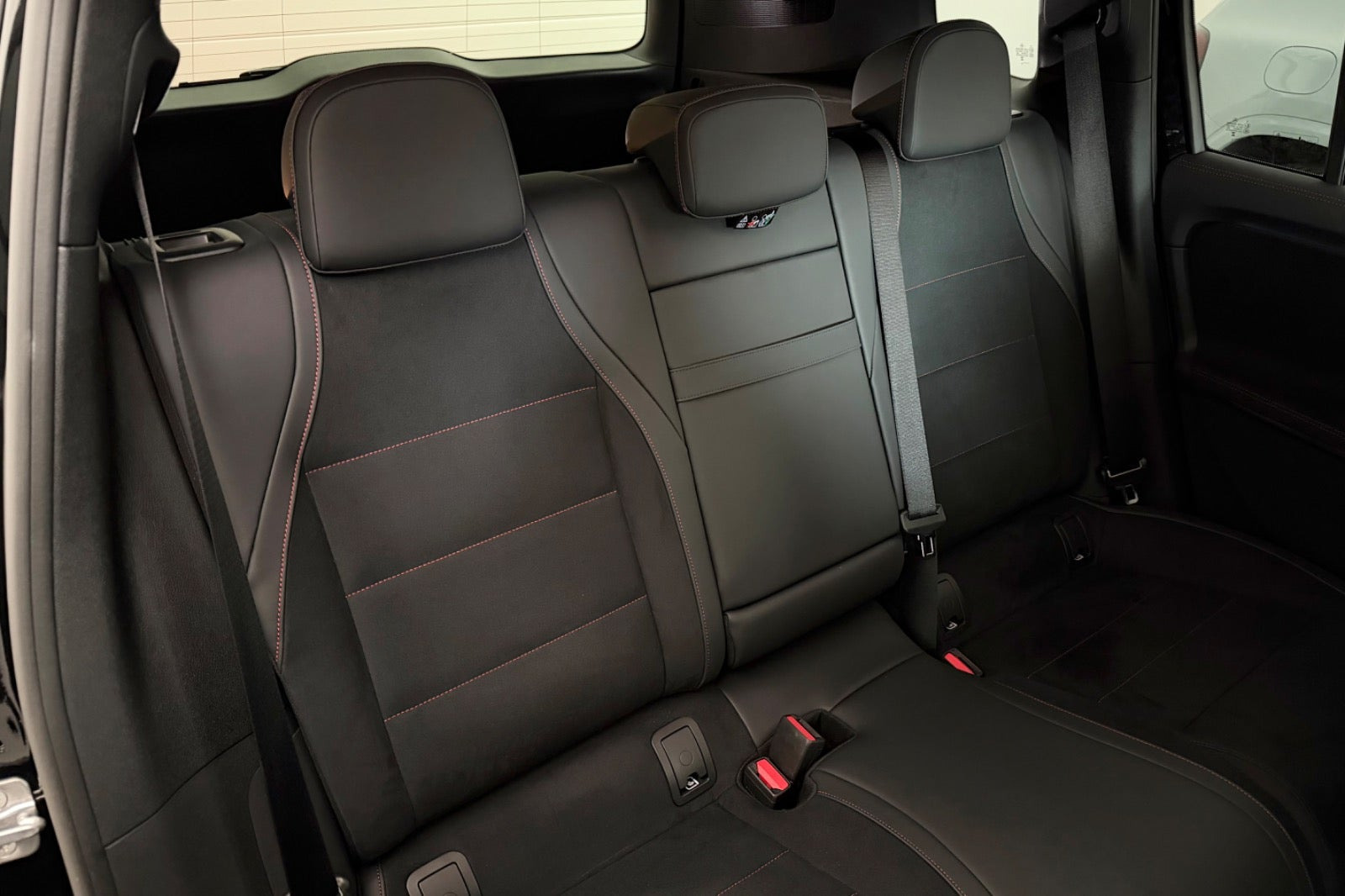Sort Mercedes GLB250+ fra 2026