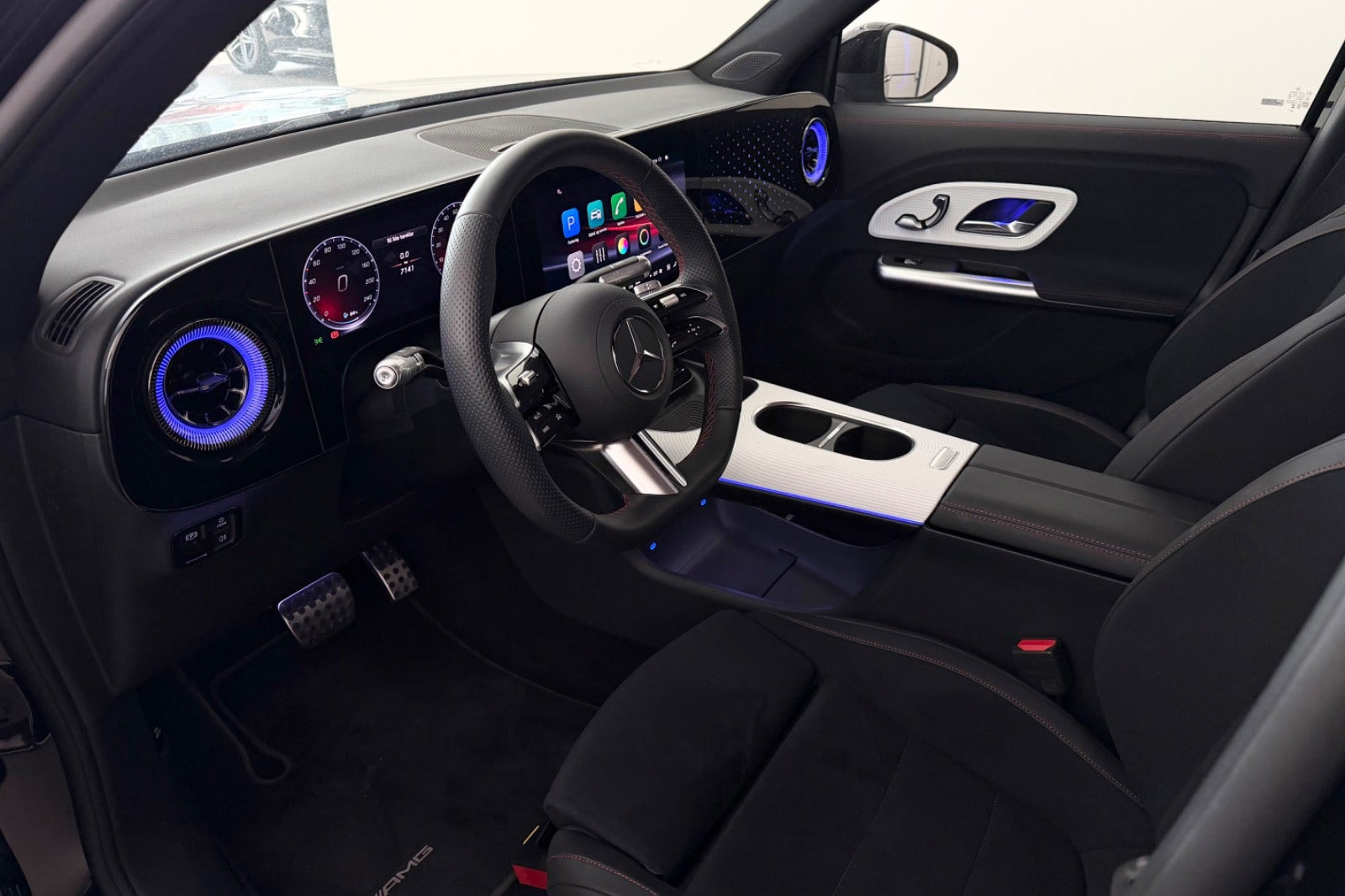 Sort Mercedes GLB250+ fra 2026