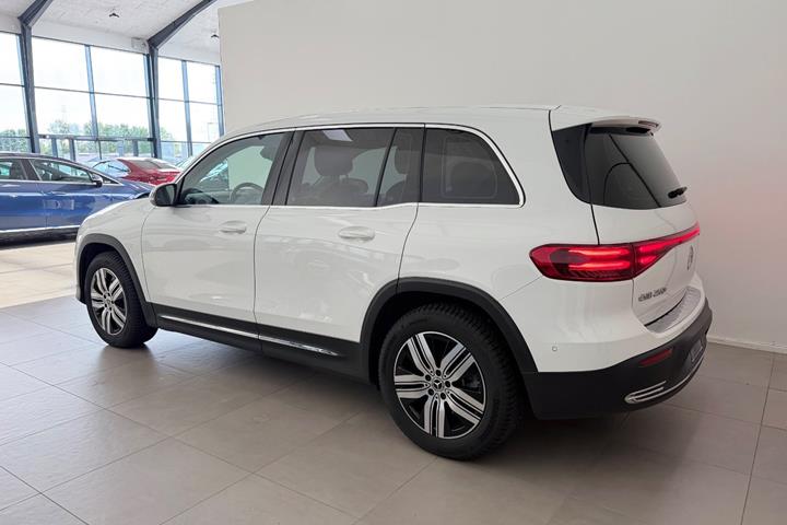 Hvid Mercedes EQB250+ fra 2025