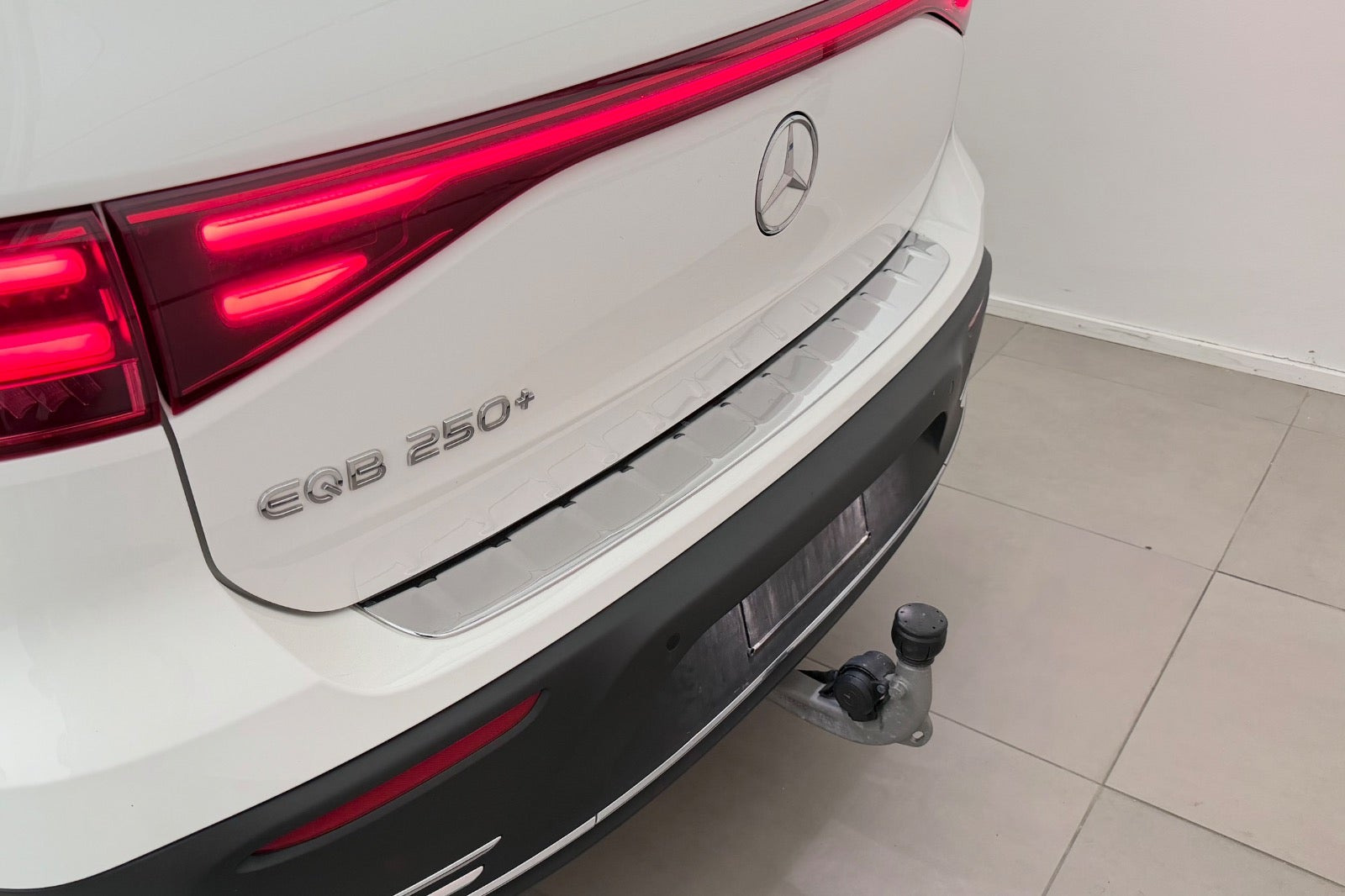 Hvid Mercedes EQB250+ fra 2025