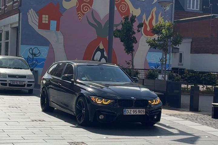 Sort BMW 316d fra 2014