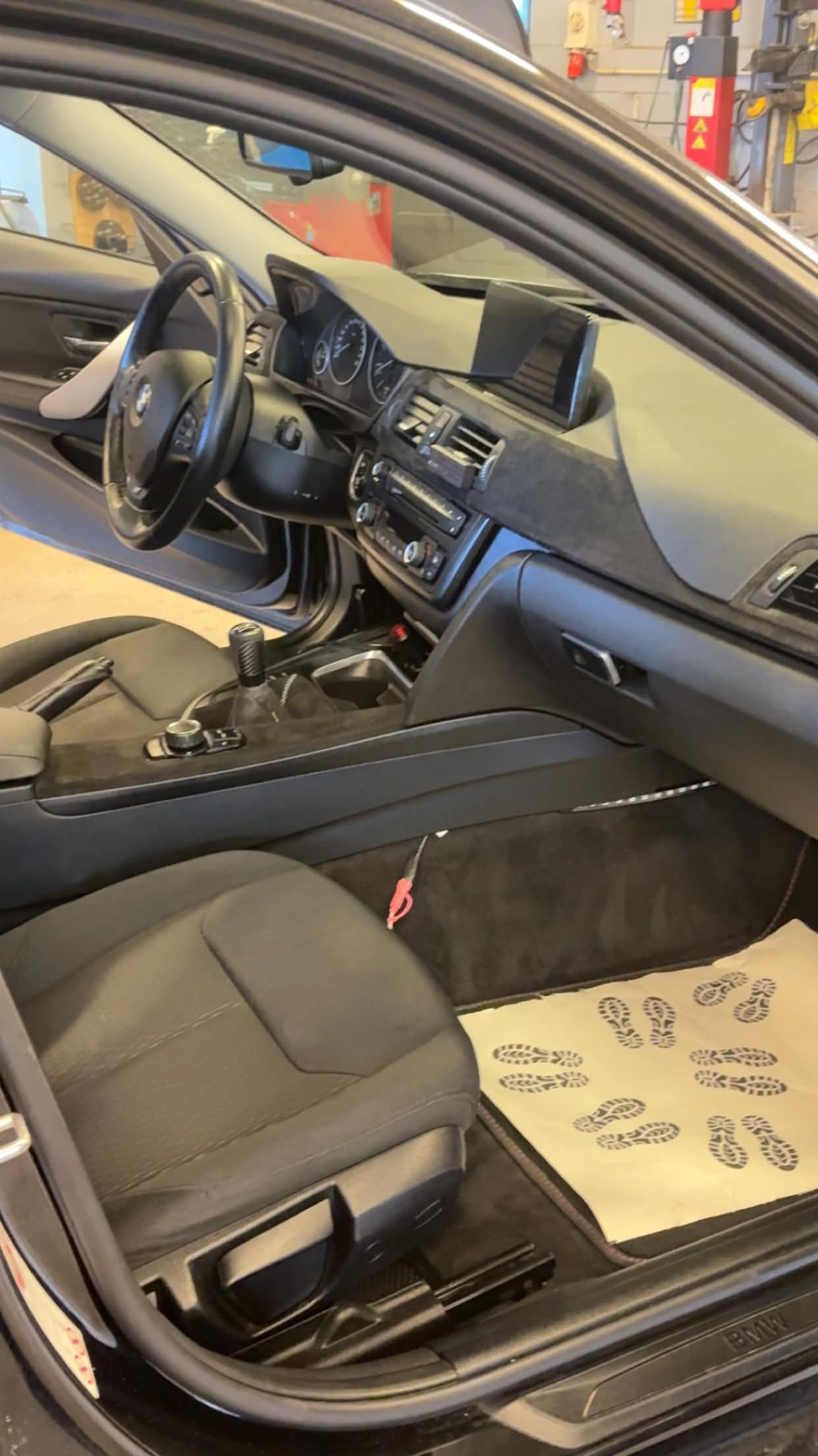 Sort BMW 316d fra 2014