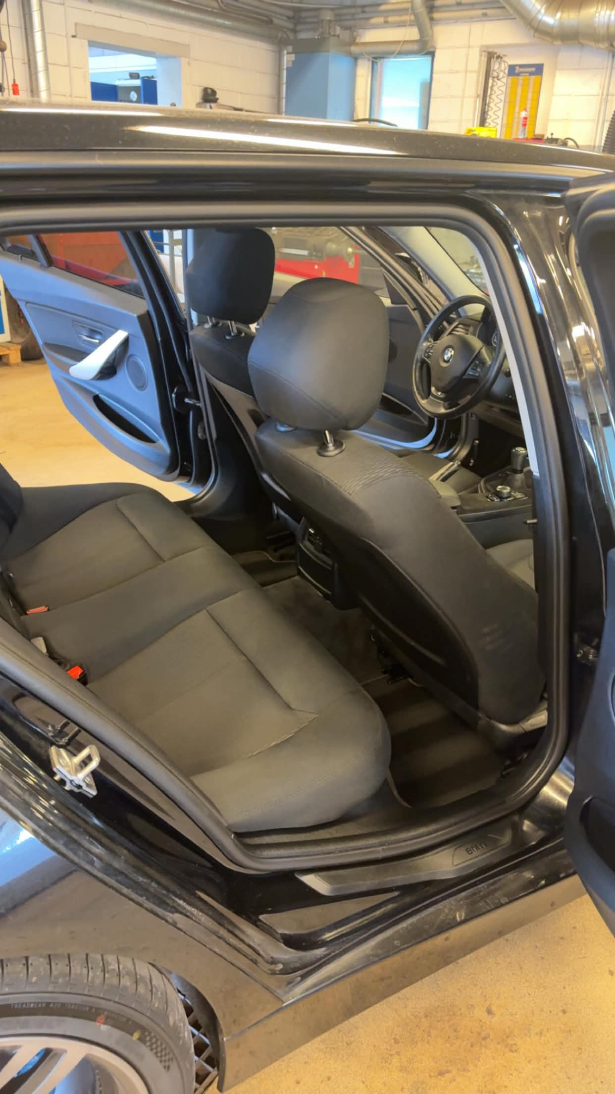 Sort BMW 316d fra 2014