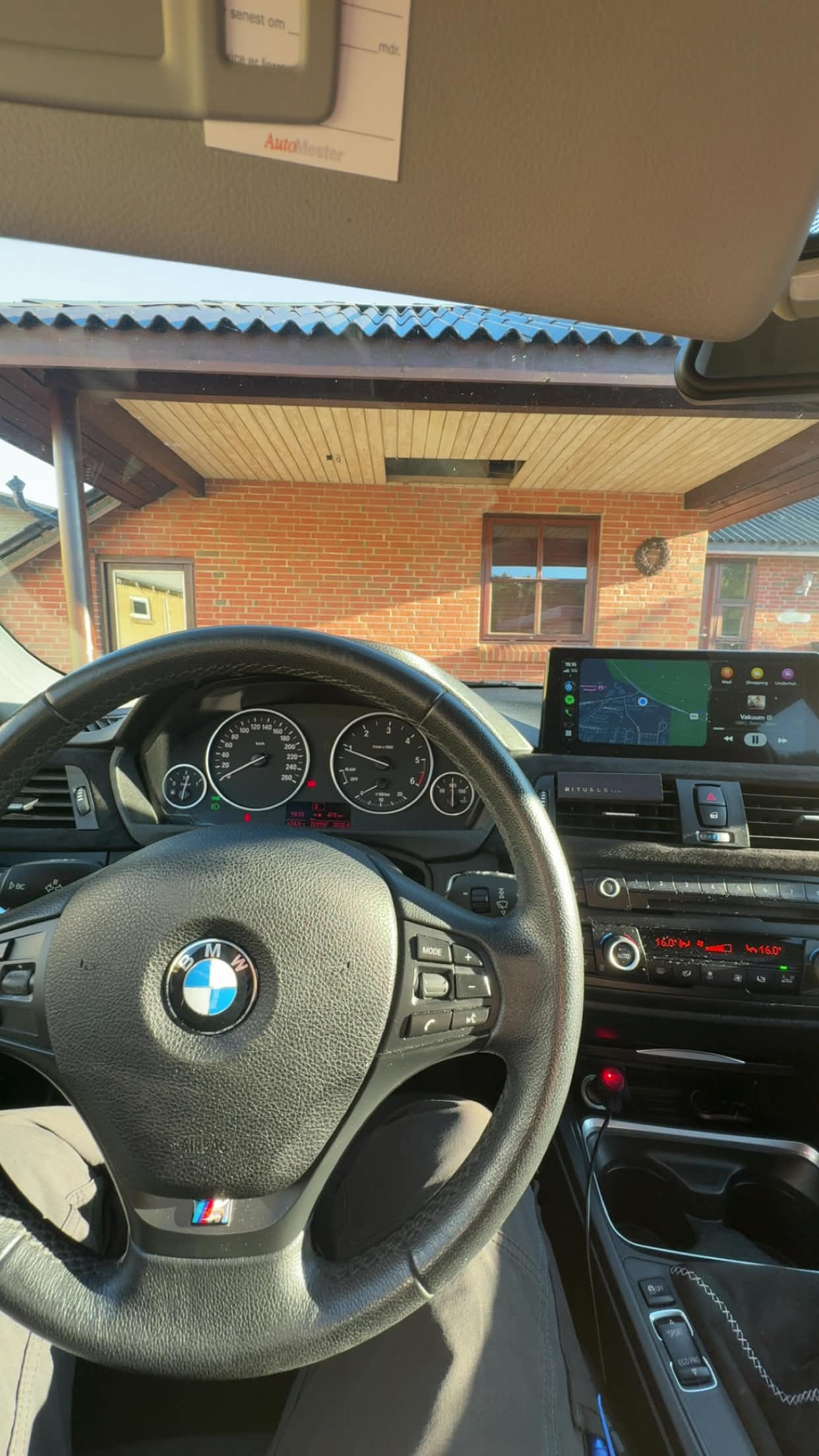 Sort BMW 316d fra 2014