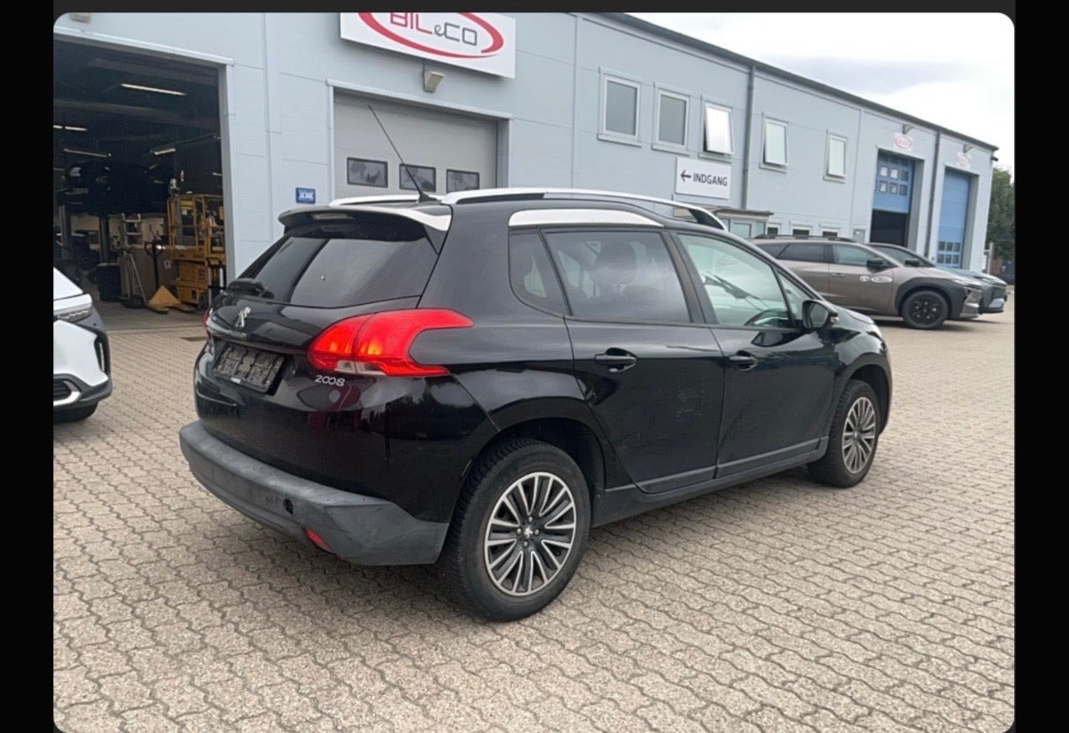 Sort Peugeot 2008 fra 2015