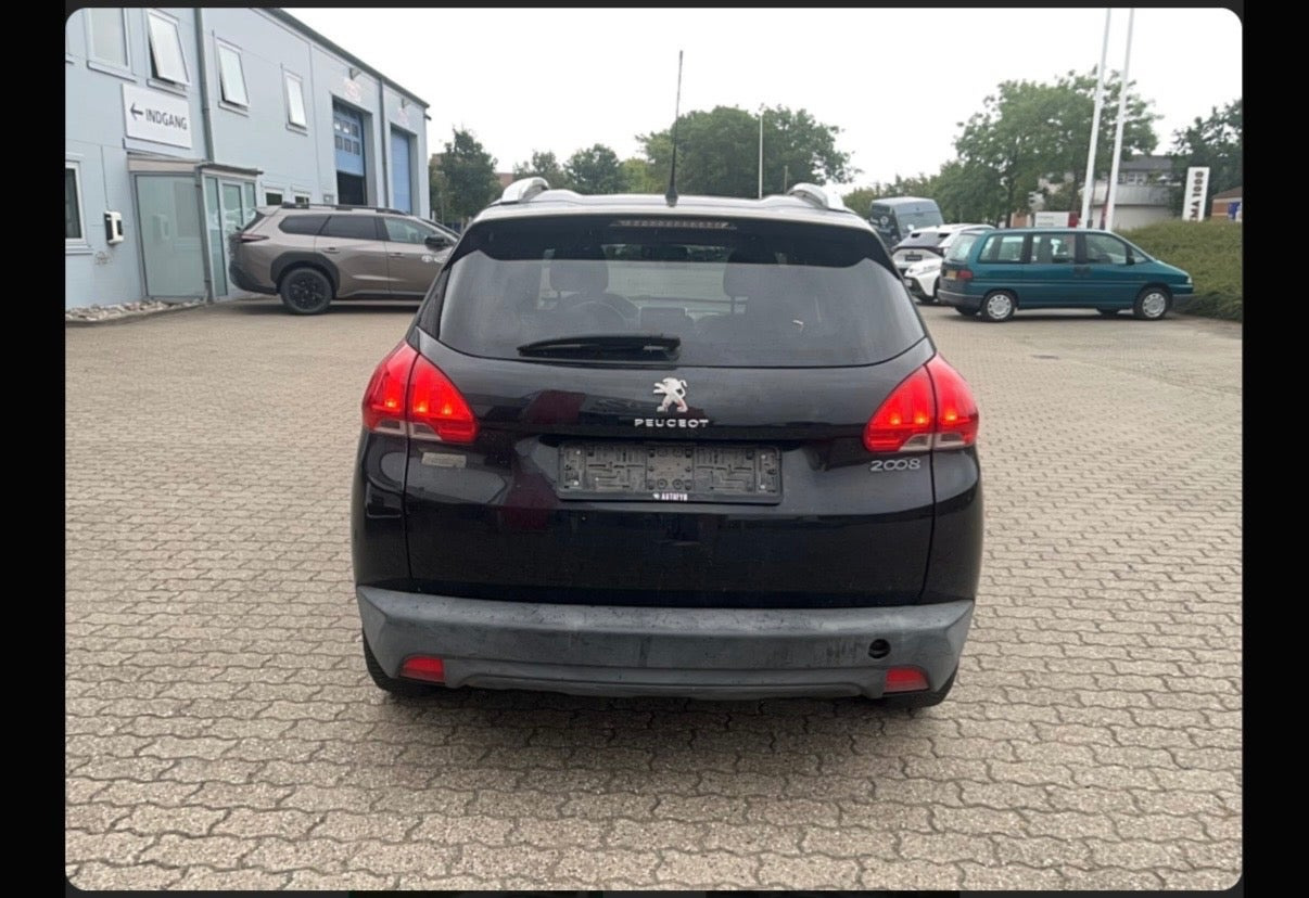 Sort Peugeot 2008 fra 2015