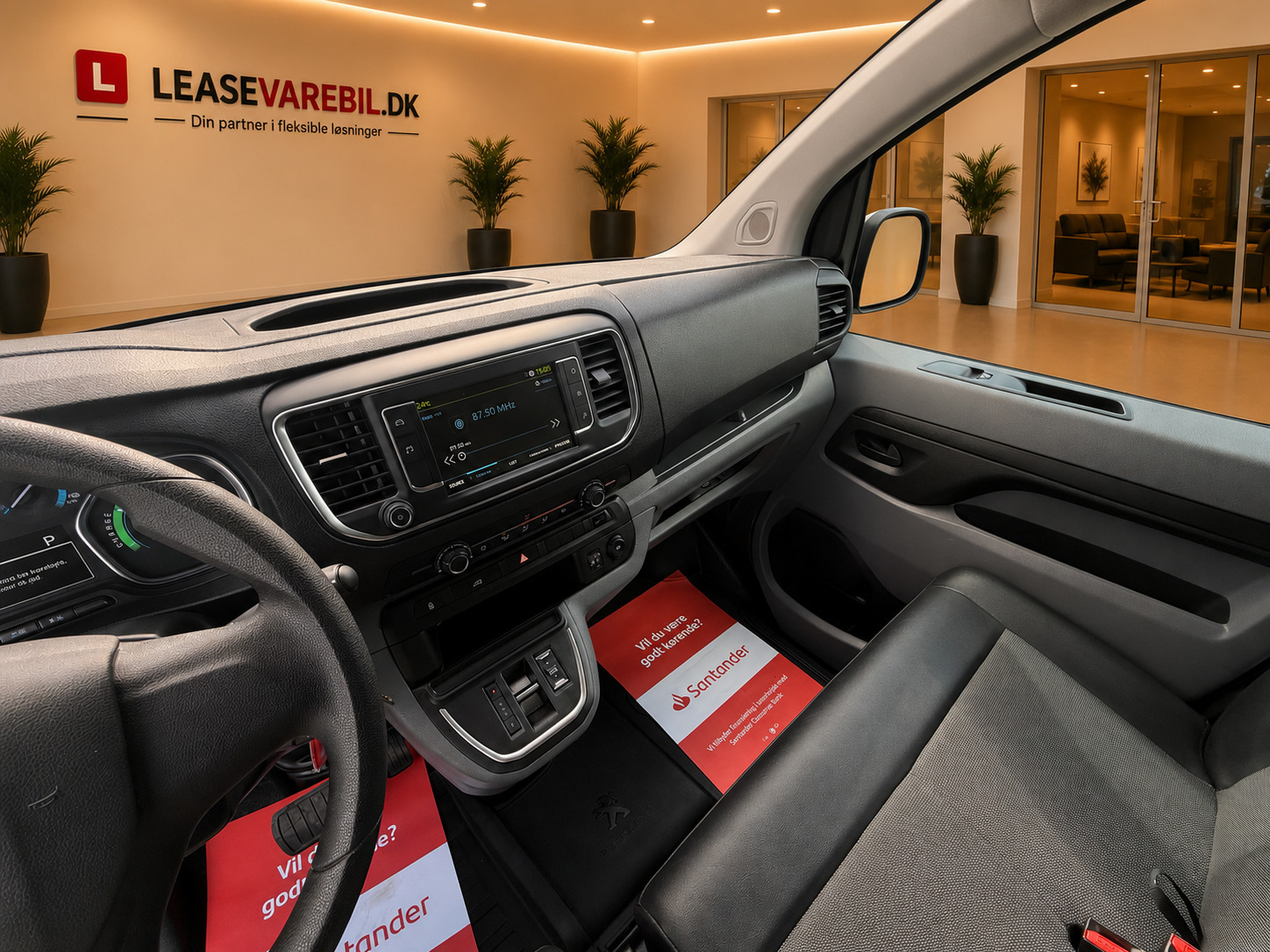 Hvid Peugeot e-Expert fra 2021