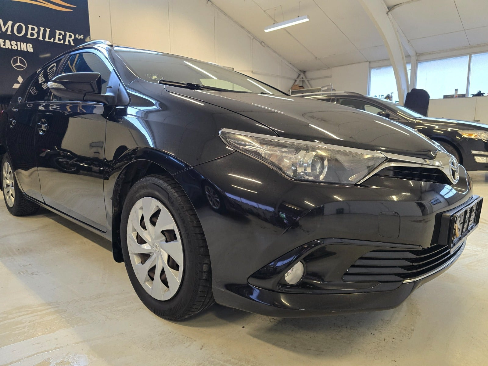 Sort Toyota Auris fra 2015
