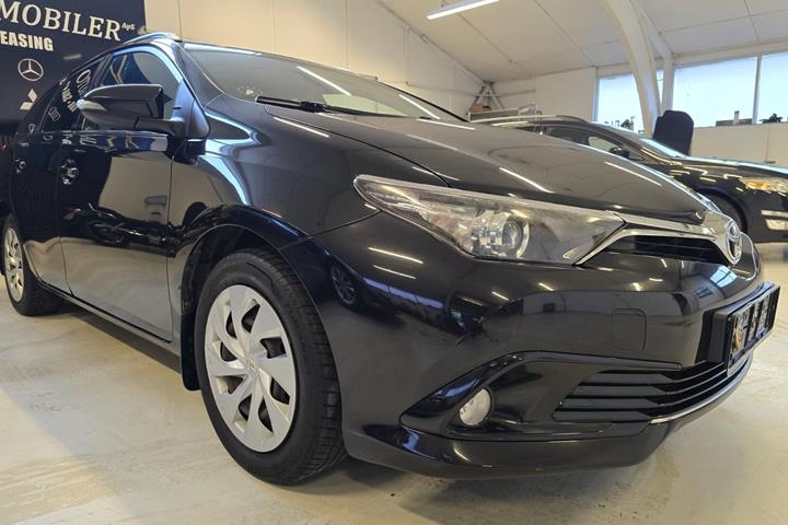 Sort Toyota Auris fra 2015