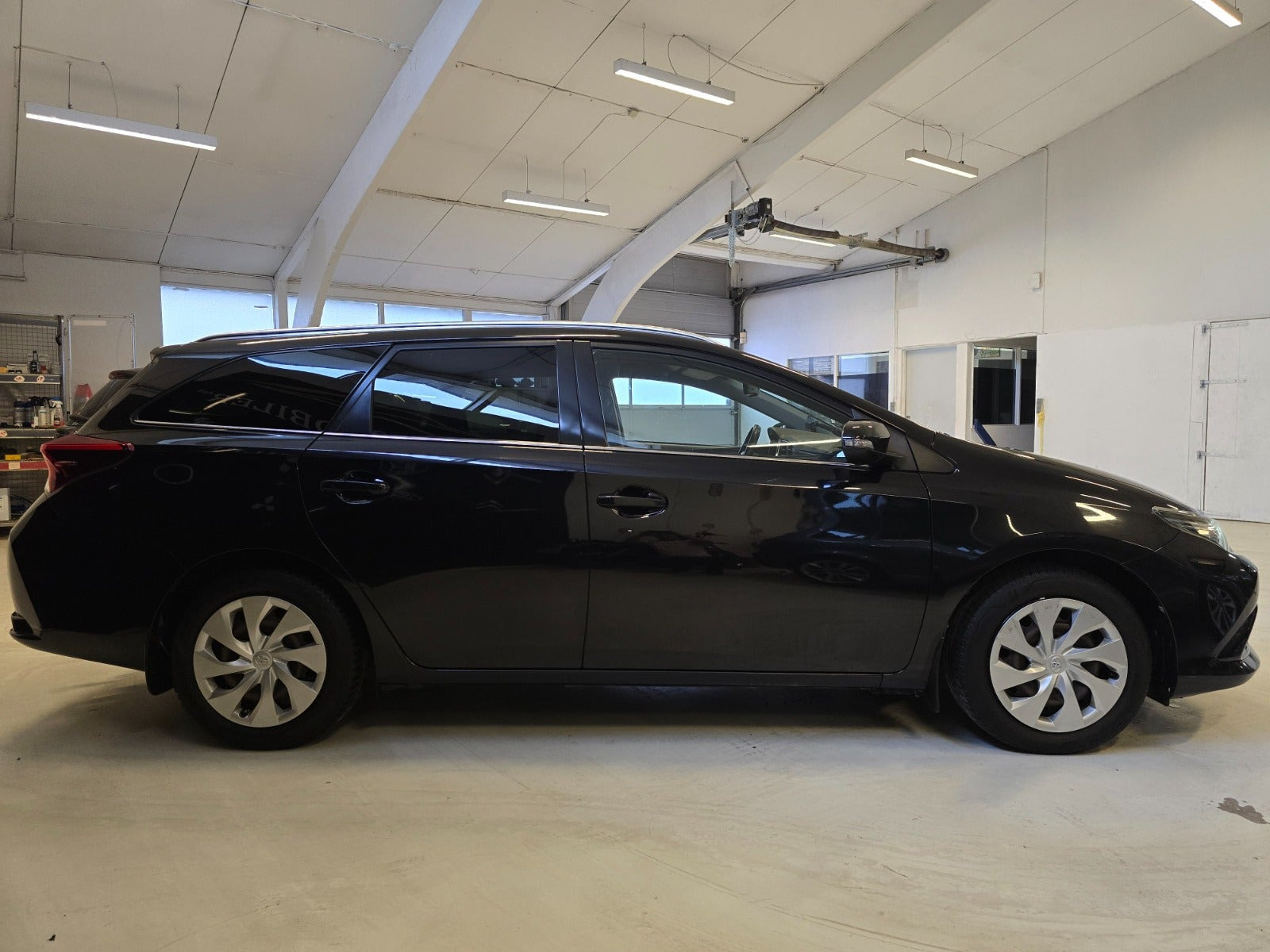 Sort Toyota Auris fra 2015