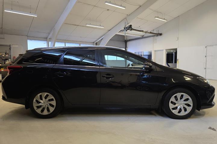 Sort Toyota Auris fra 2015