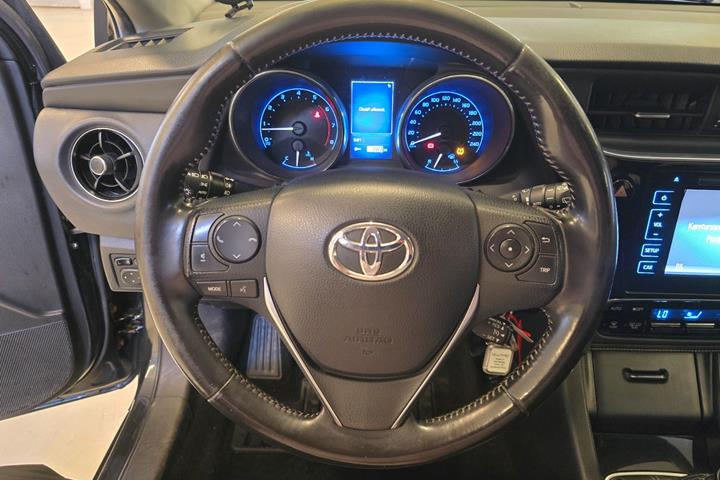 Sort Toyota Auris fra 2015