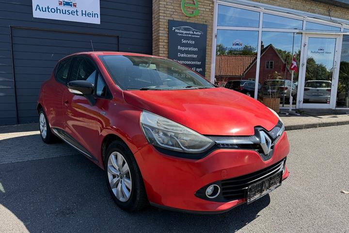 Rød Renault Clio IV fra 2014