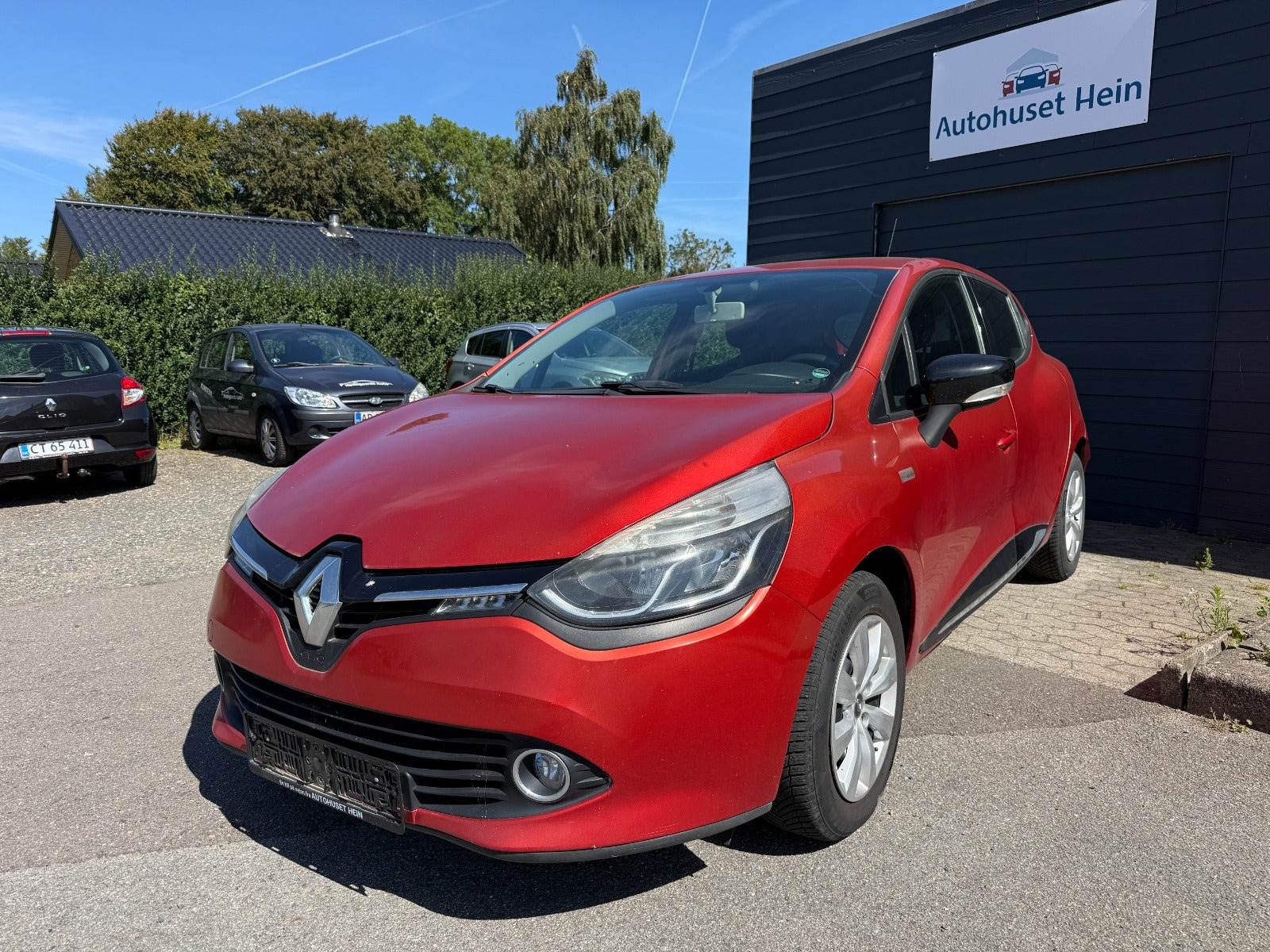 Rød Renault Clio IV fra 2014