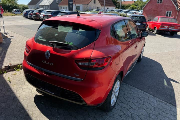 Rød Renault Clio IV fra 2014