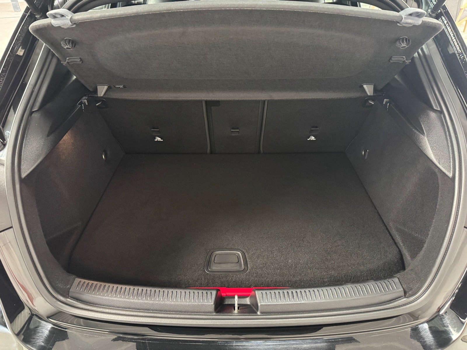 Sort Mercedes A250 e fra 2022