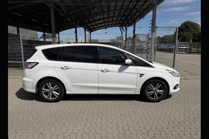 Hvid Ford S-MAX fra 2017