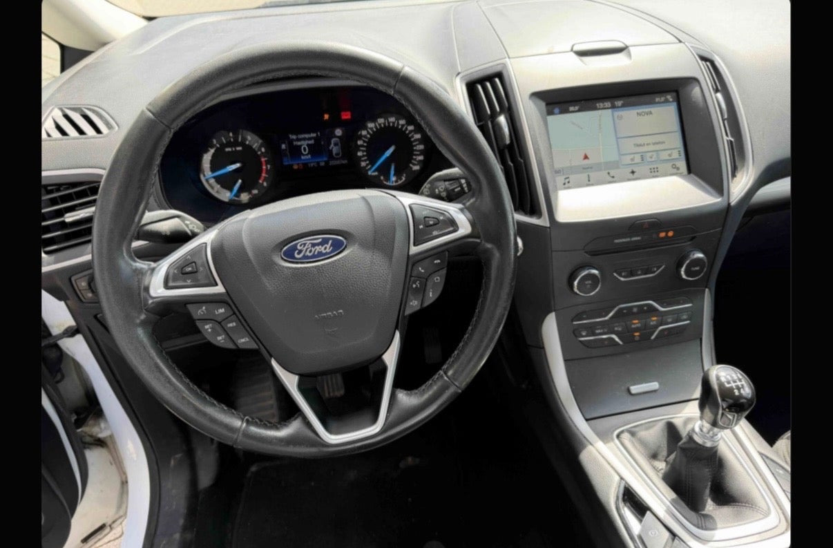 Hvid Ford S-MAX fra 2017