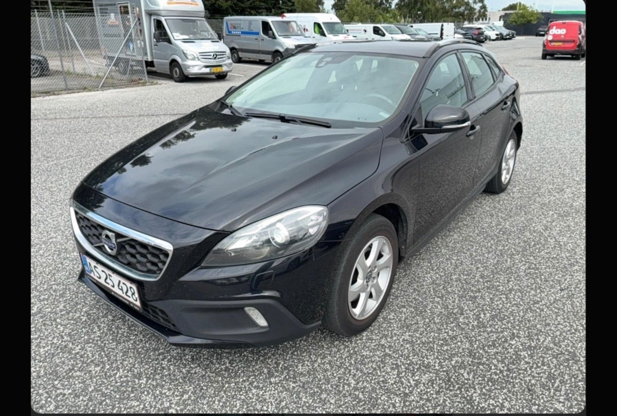 Sort Volvo V40 fra 2014