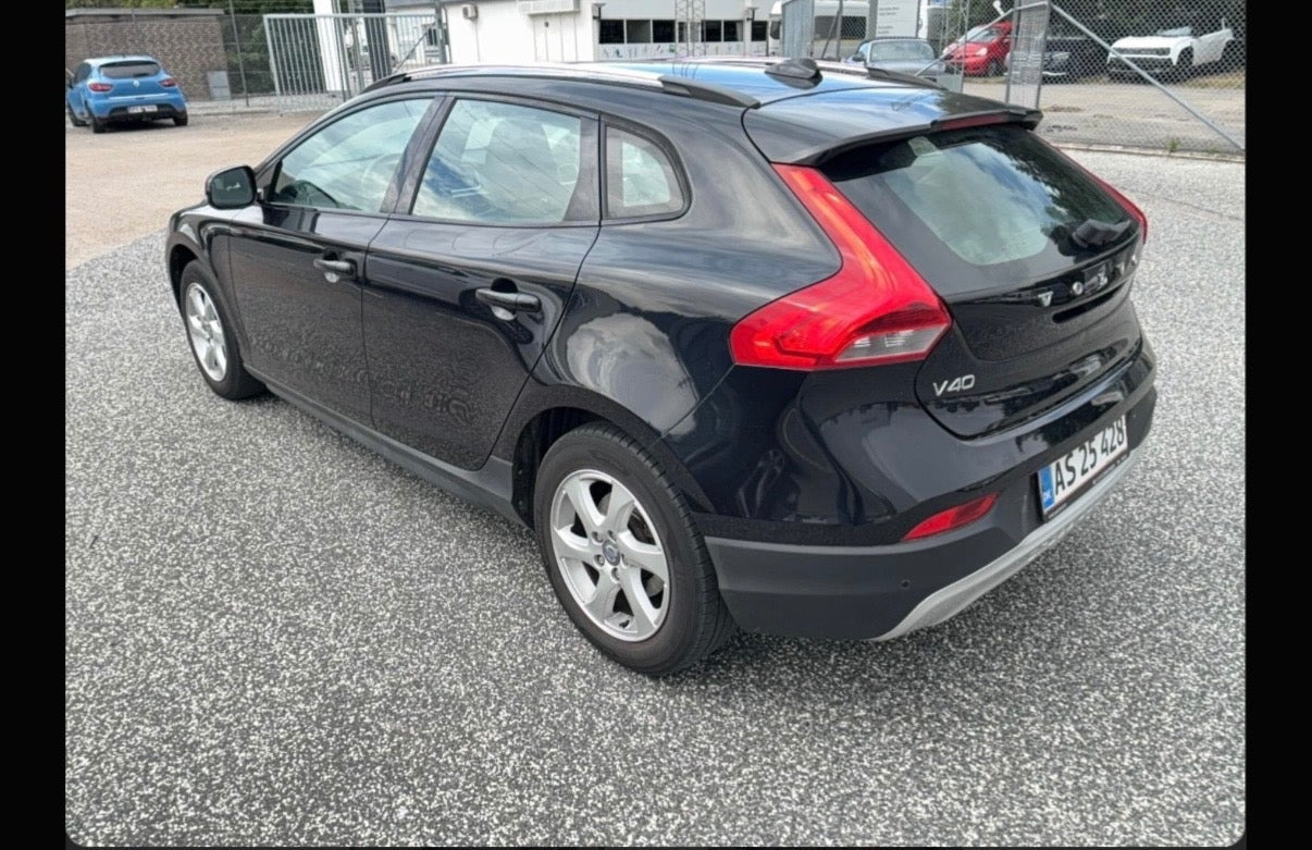 Sort Volvo V40 fra 2014