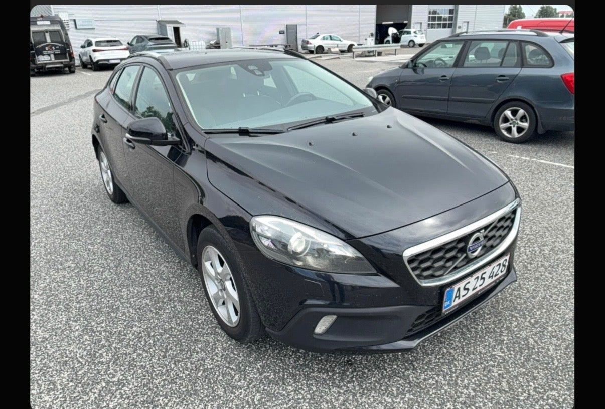 Sort Volvo V40 fra 2014