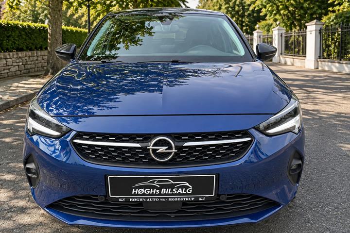 Blå Opel Corsa fra 2020
