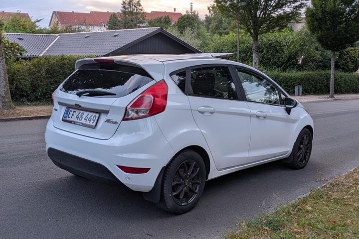 Hvid Ford Fiesta fra 2013