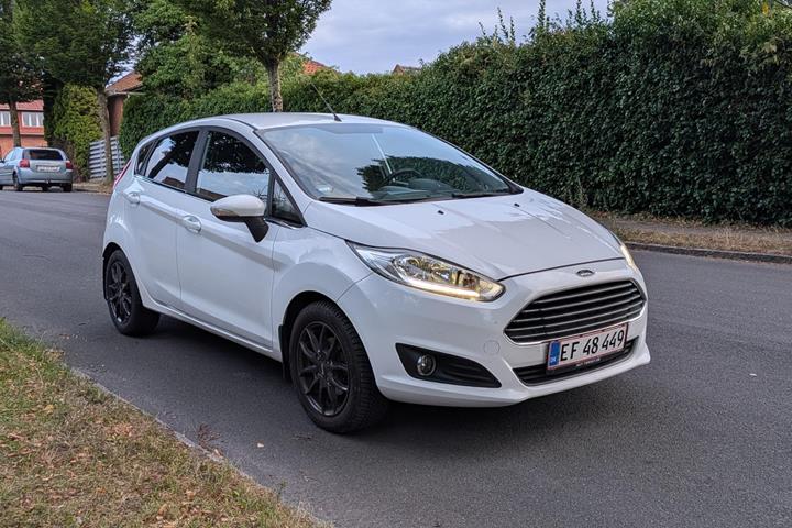 Hvid Ford Fiesta fra 2013