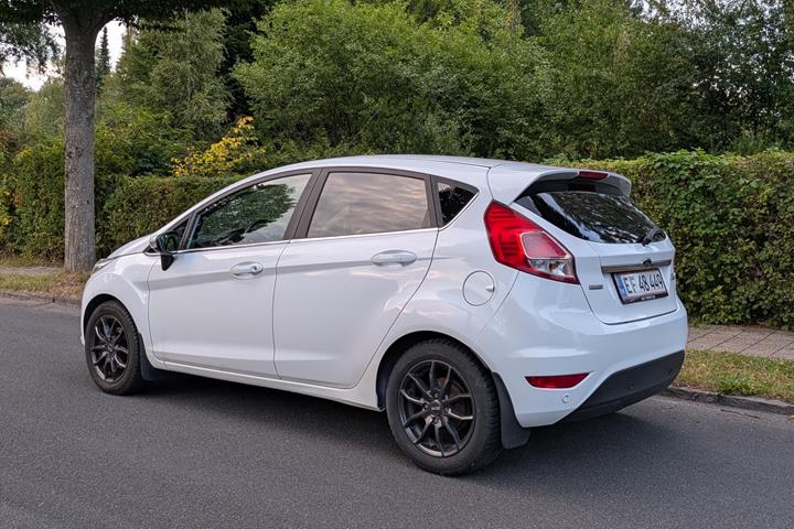 Hvid Ford Fiesta fra 2013