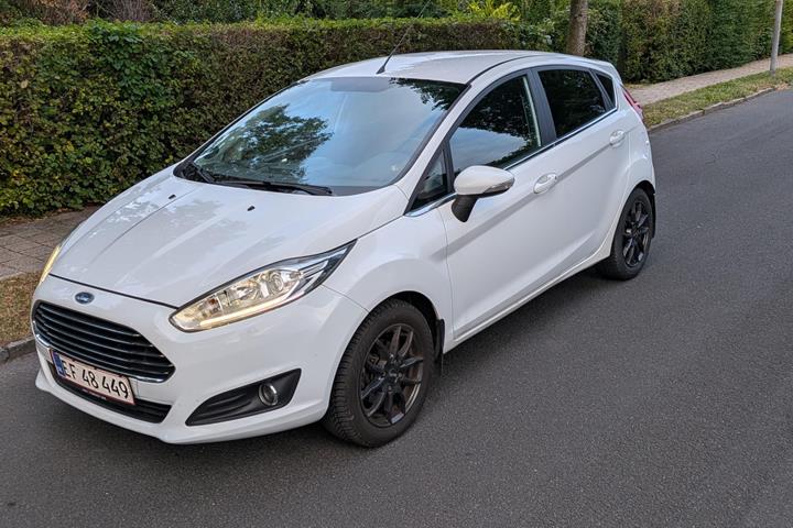 Hvid Ford Fiesta fra 2013