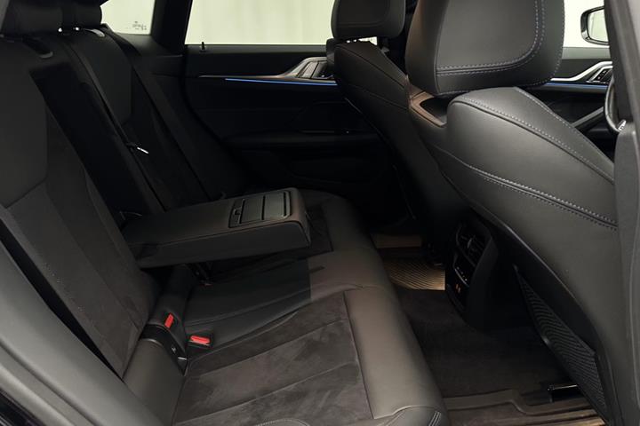 Sort BMW i4 fra 2024