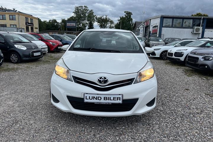 Hvid Toyota Yaris fra 2012