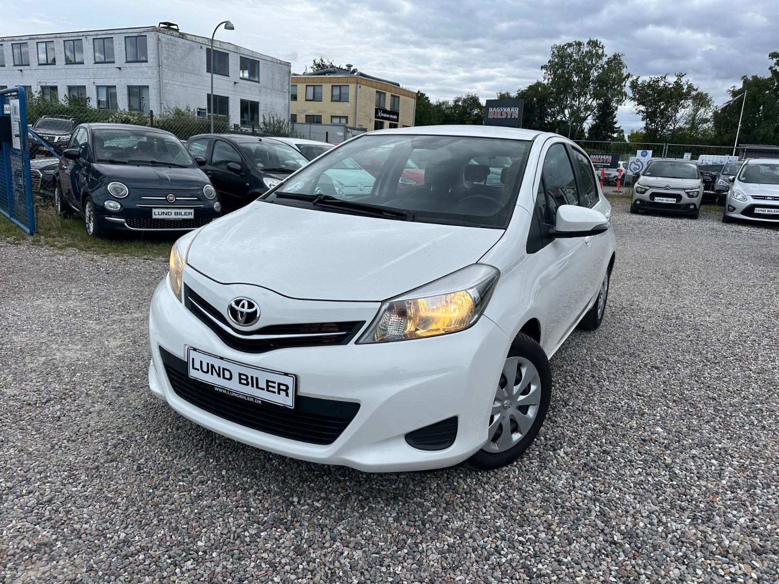 Hvid Toyota Yaris fra 2012