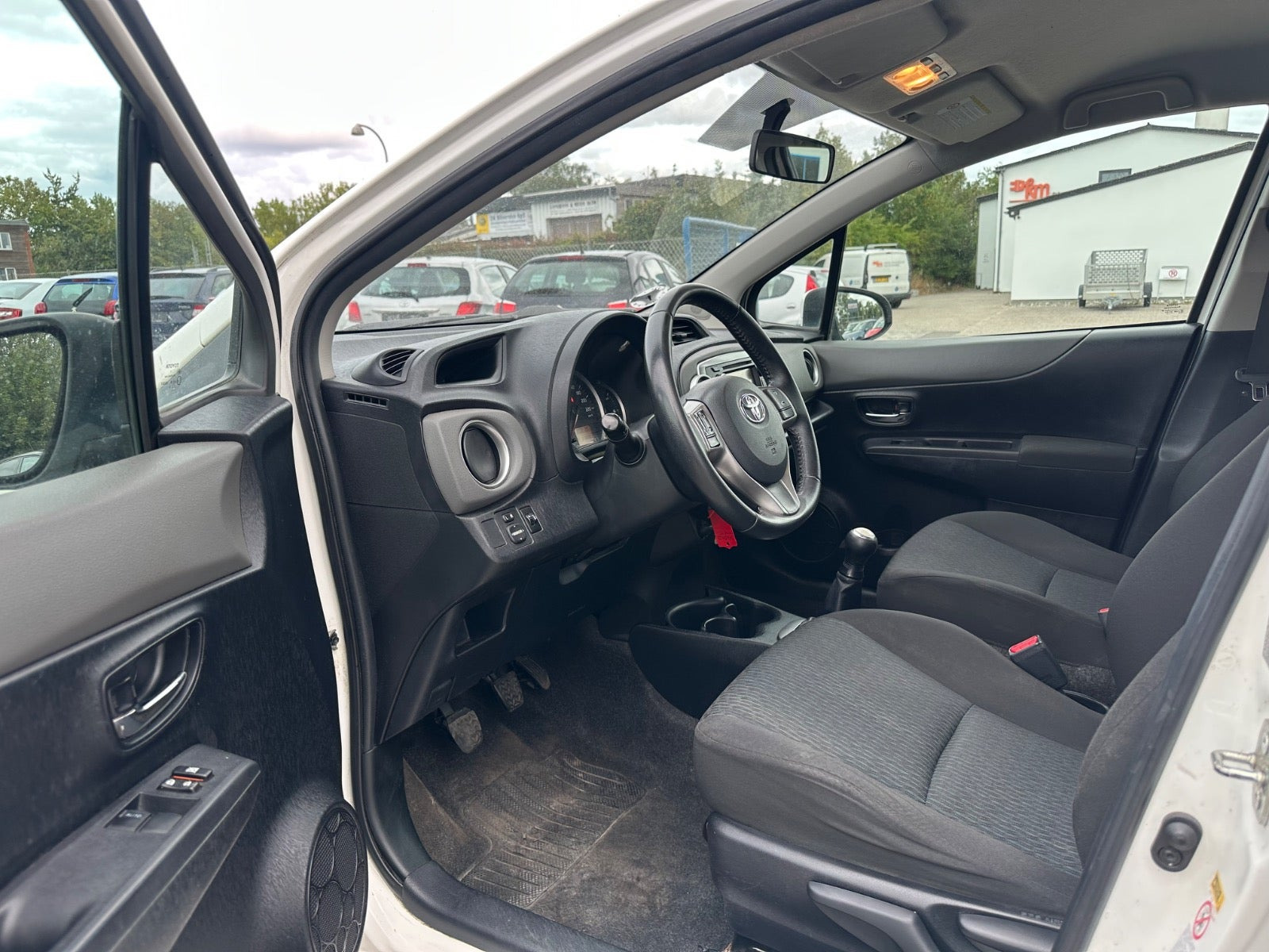 Hvid Toyota Yaris fra 2012