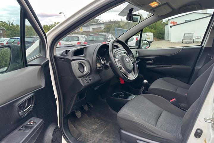 Hvid Toyota Yaris fra 2012