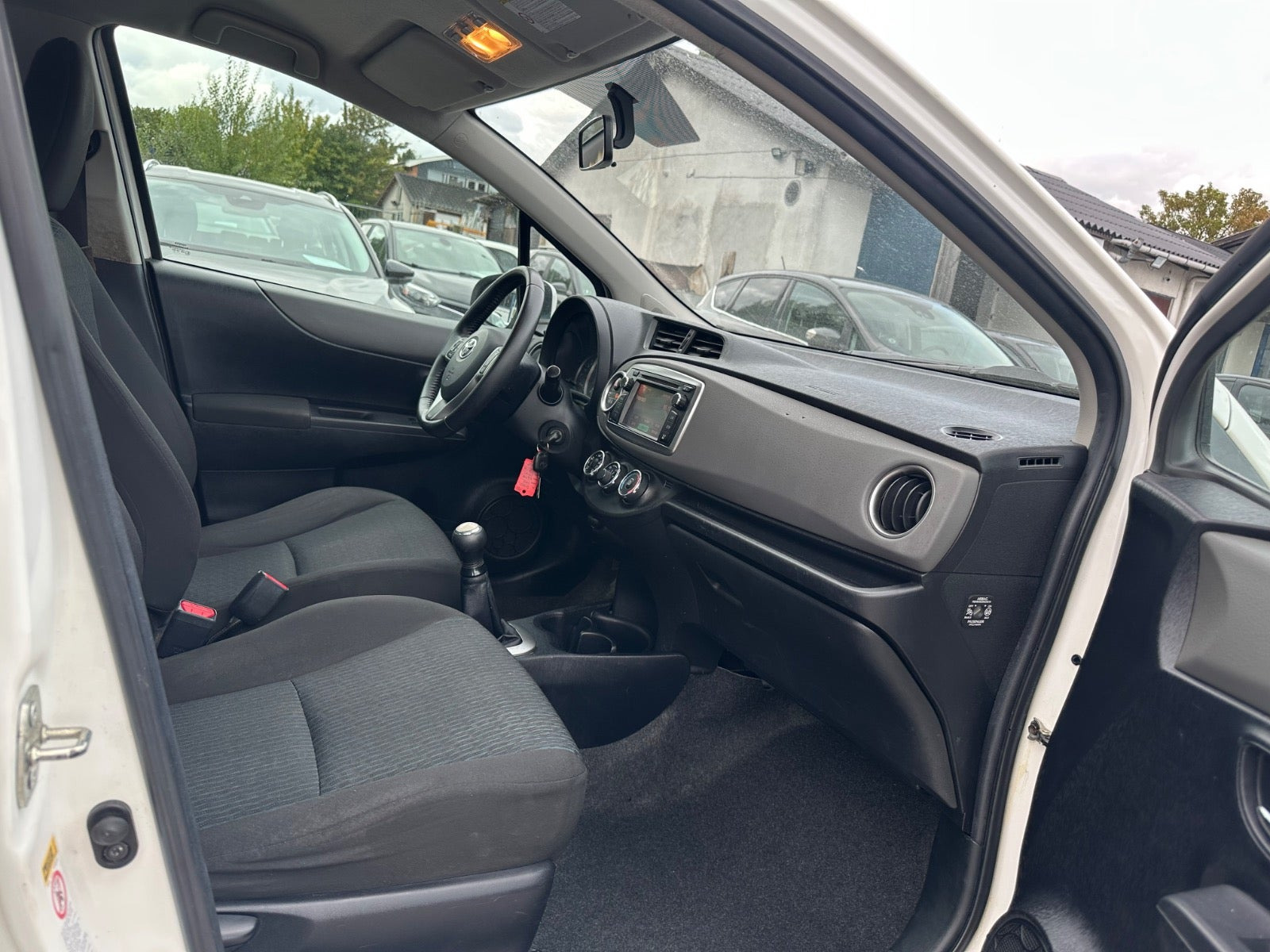 Hvid Toyota Yaris fra 2012
