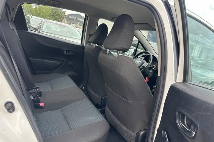 Hvid Toyota Yaris fra 2012