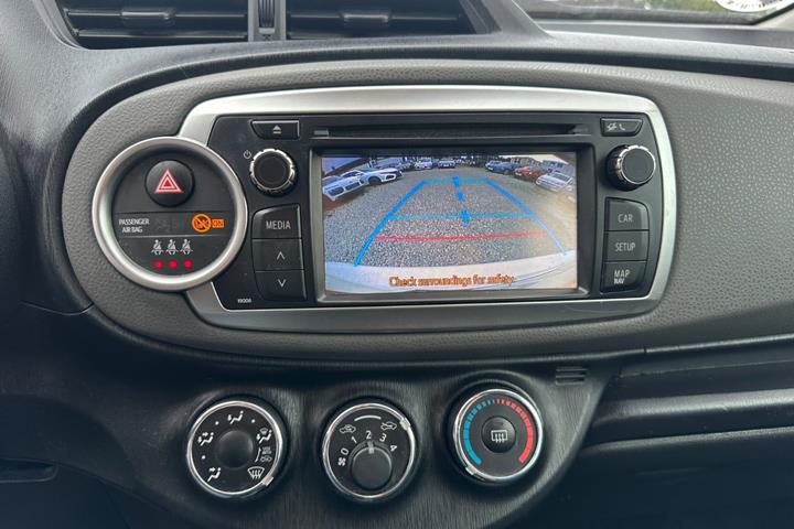 Hvid Toyota Yaris fra 2012