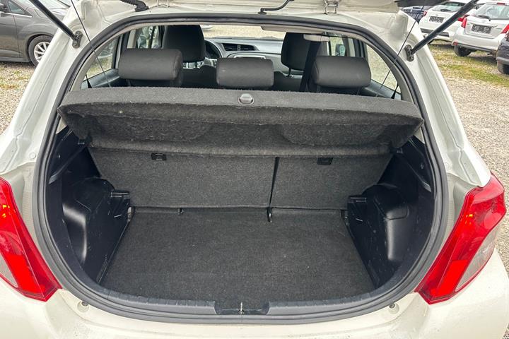 Hvid Toyota Yaris fra 2012