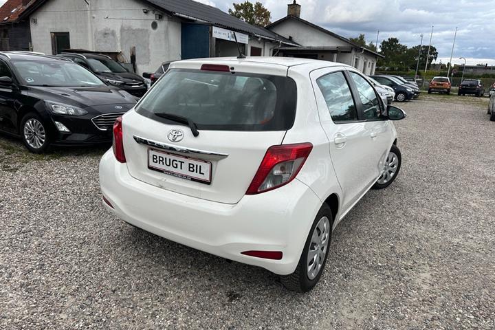Hvid Toyota Yaris fra 2012