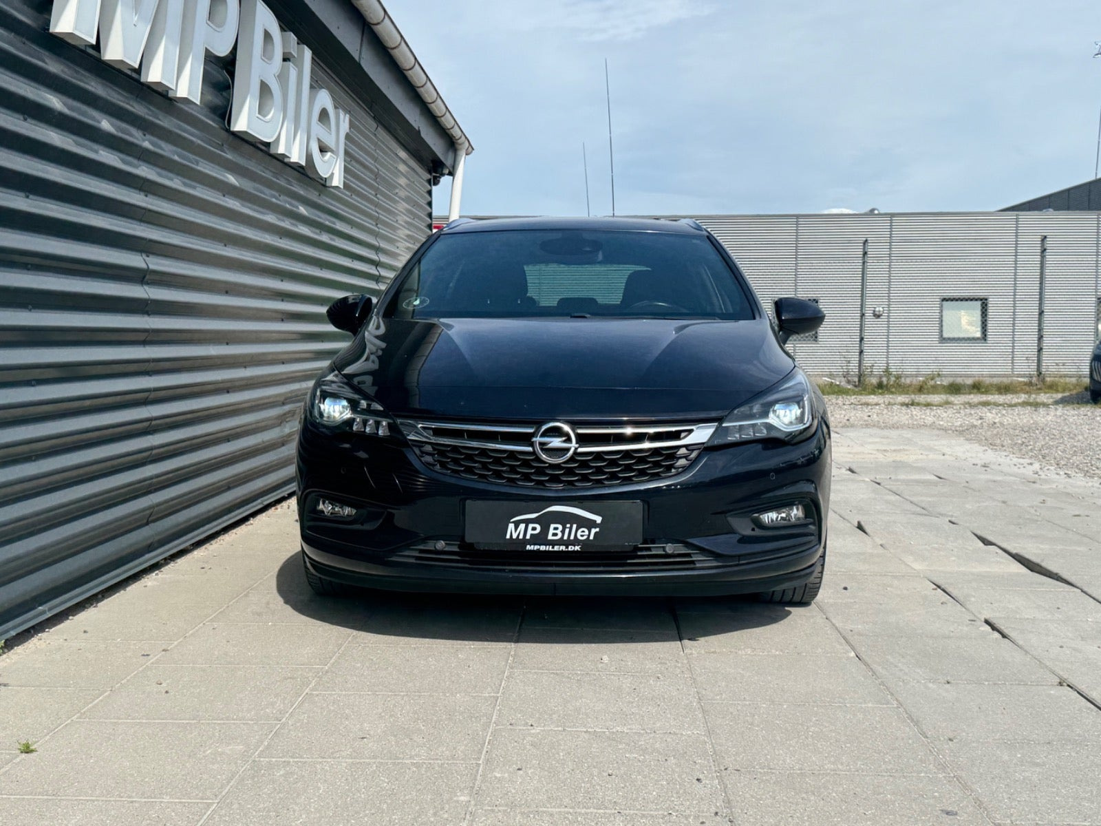 Blå Opel Astra fra 2018