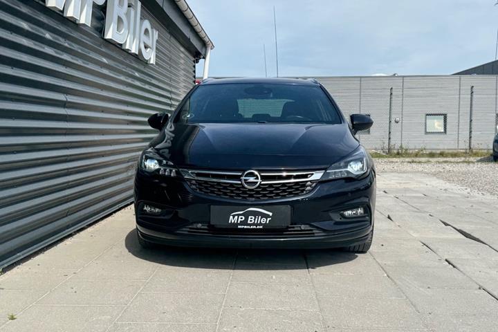 Blå Opel Astra fra 2018