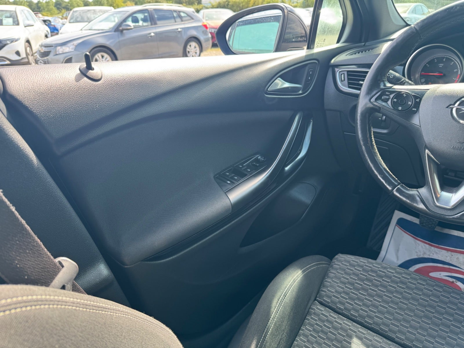 Blå Opel Astra fra 2018
