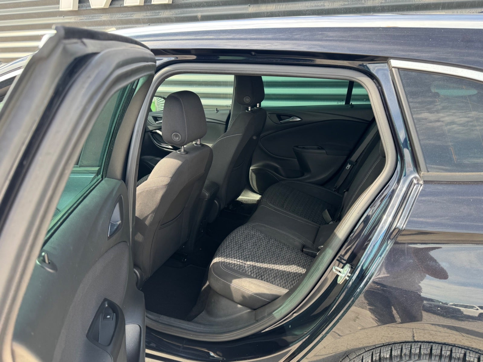 Blå Opel Astra fra 2018