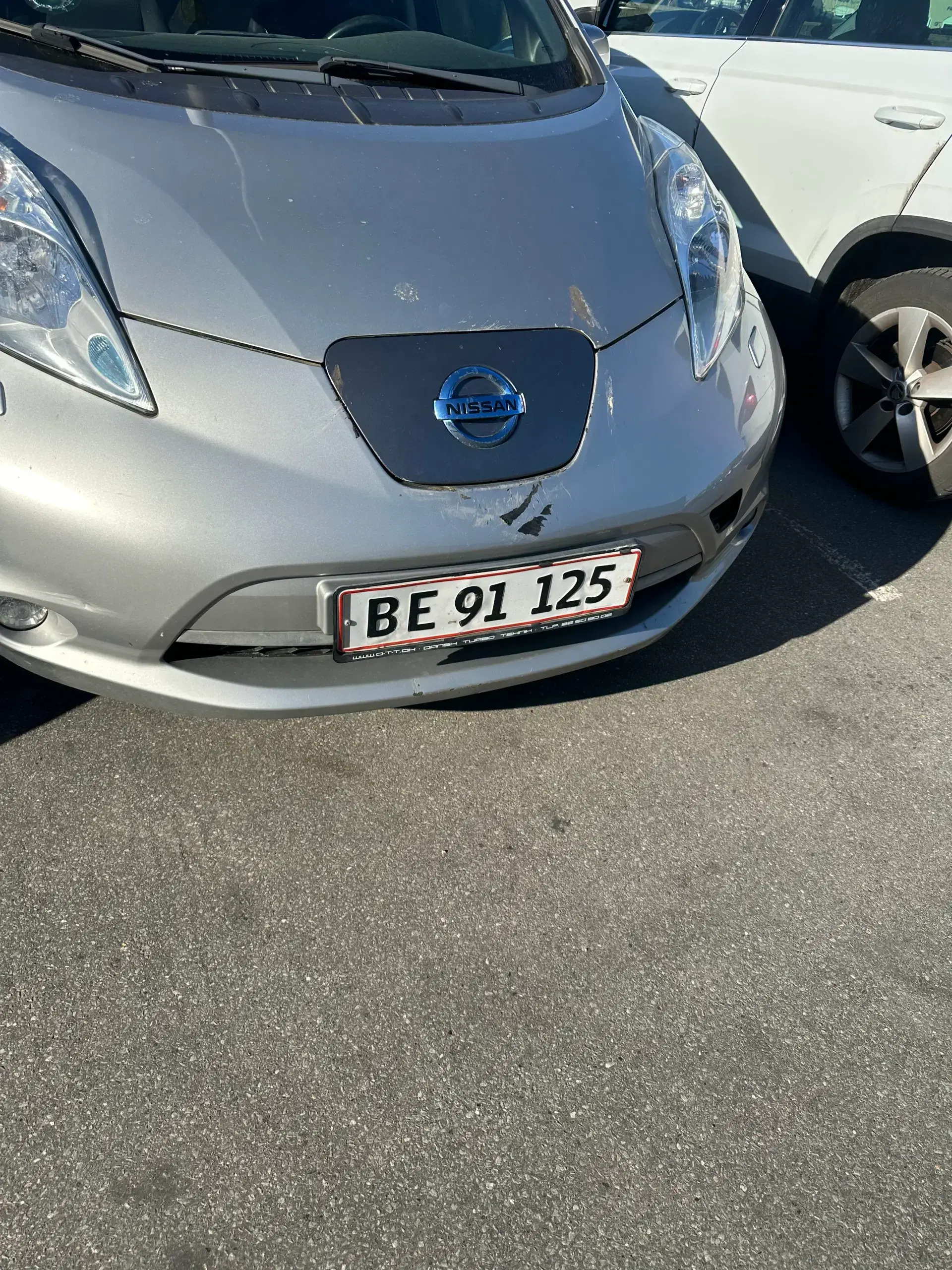 Grå Nissan Leaf fra 2014