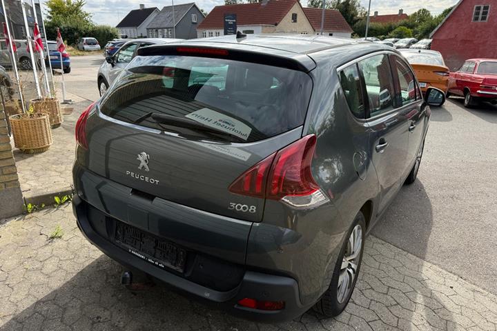 Grå Peugeot 3008 fra 2015