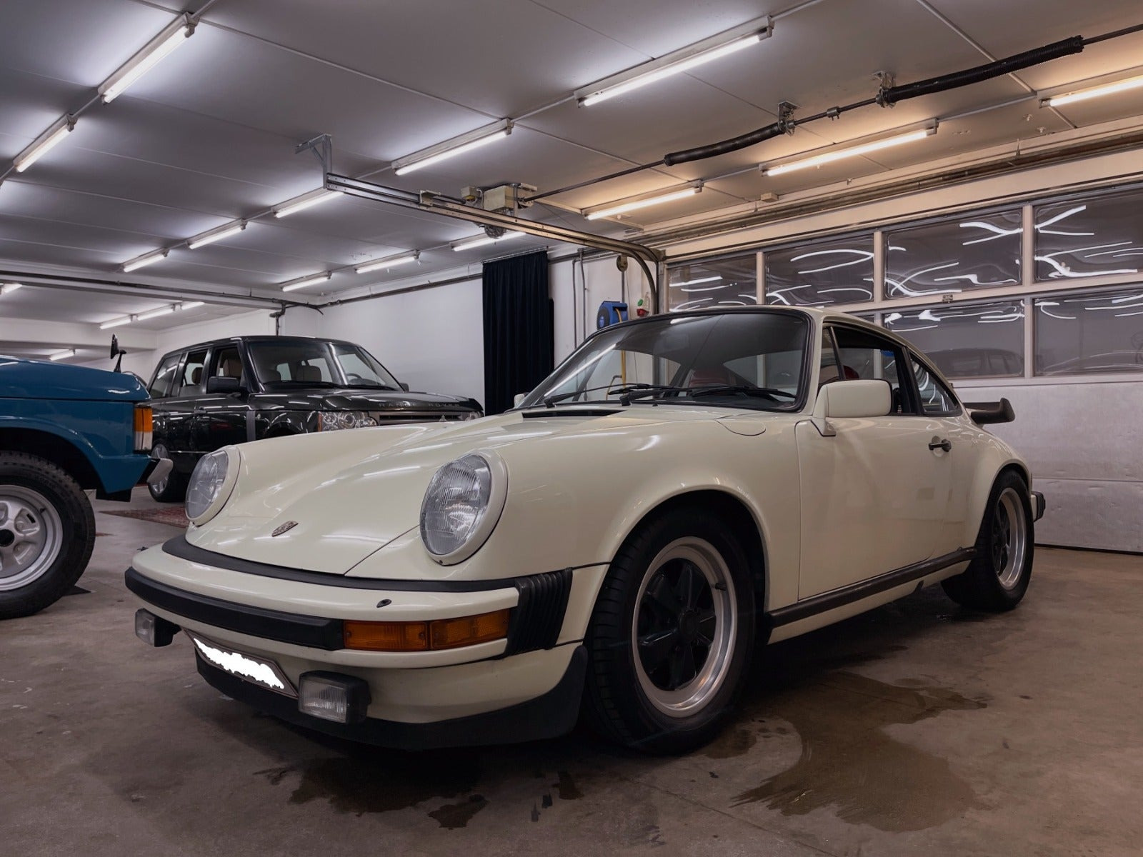 Hvid Porsche 911 fra 1982