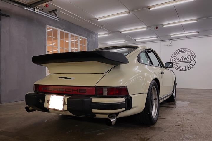 Hvid Porsche 911 fra 1982