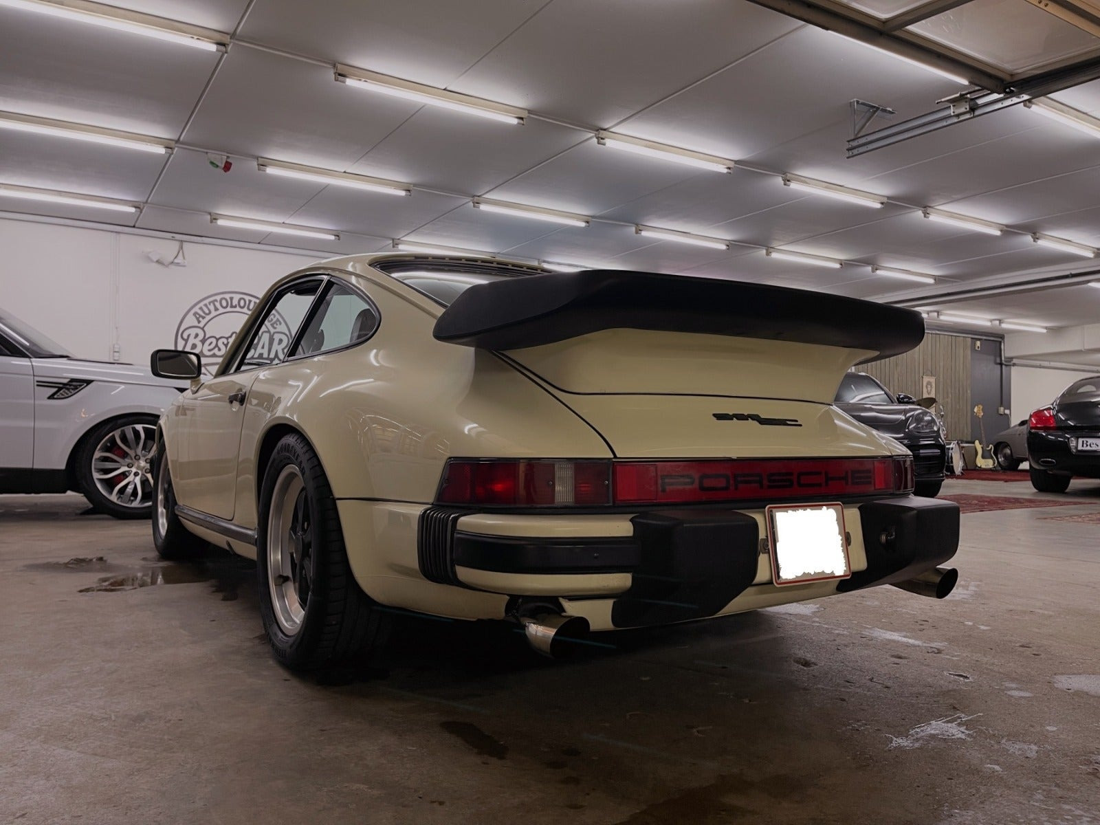 Hvid Porsche 911 fra 1982
