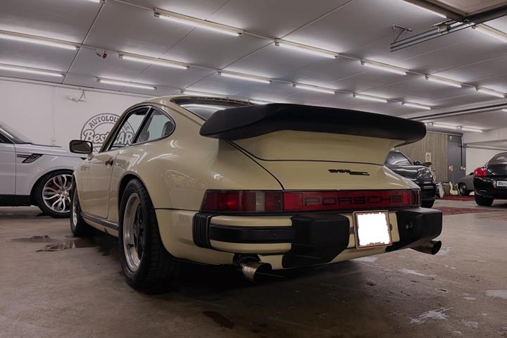 Hvid Porsche 911 fra 1982
